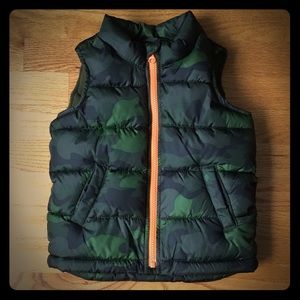 Old Navy Frost Free Camo Puffy Vest 3T
